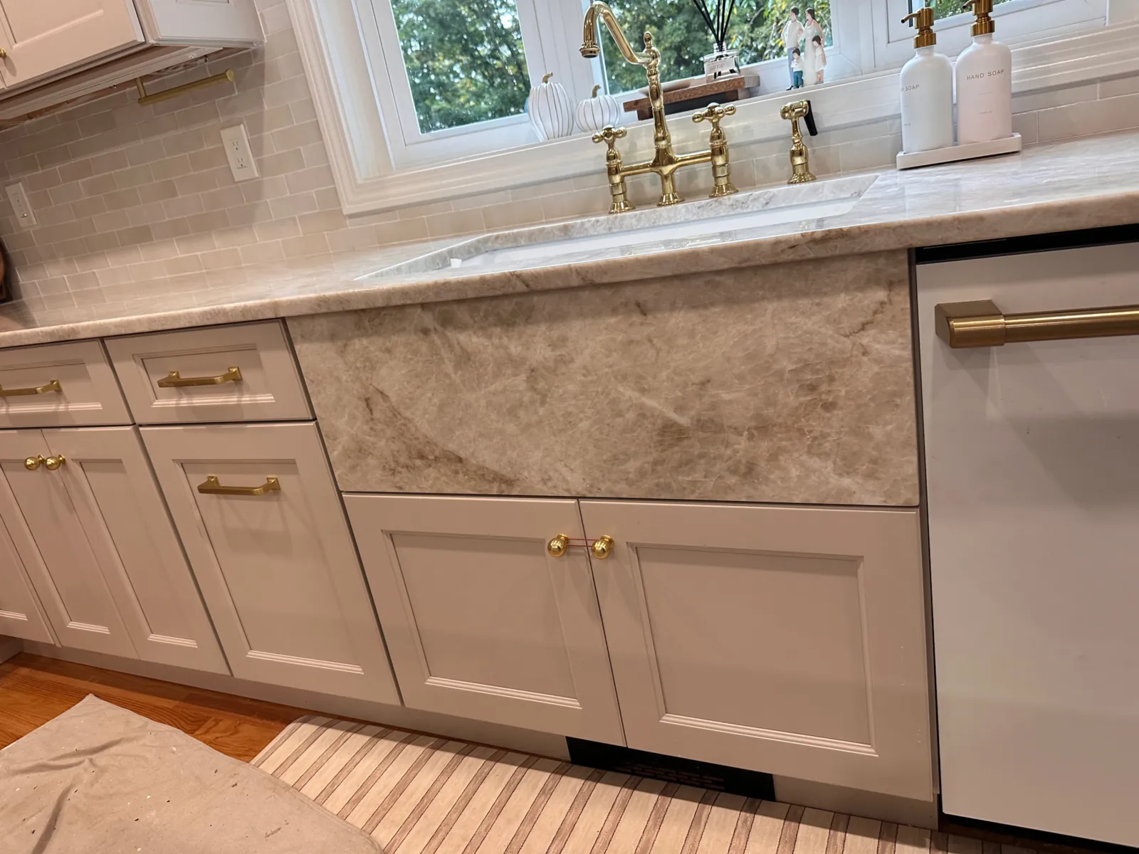 Marble backsplash and brass faucet detail